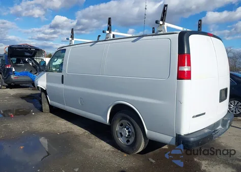 2018 Chevrolet Express 2500 Work Van z USA, uszkodzony, nr VIN 1GCWGAFG7J1344680